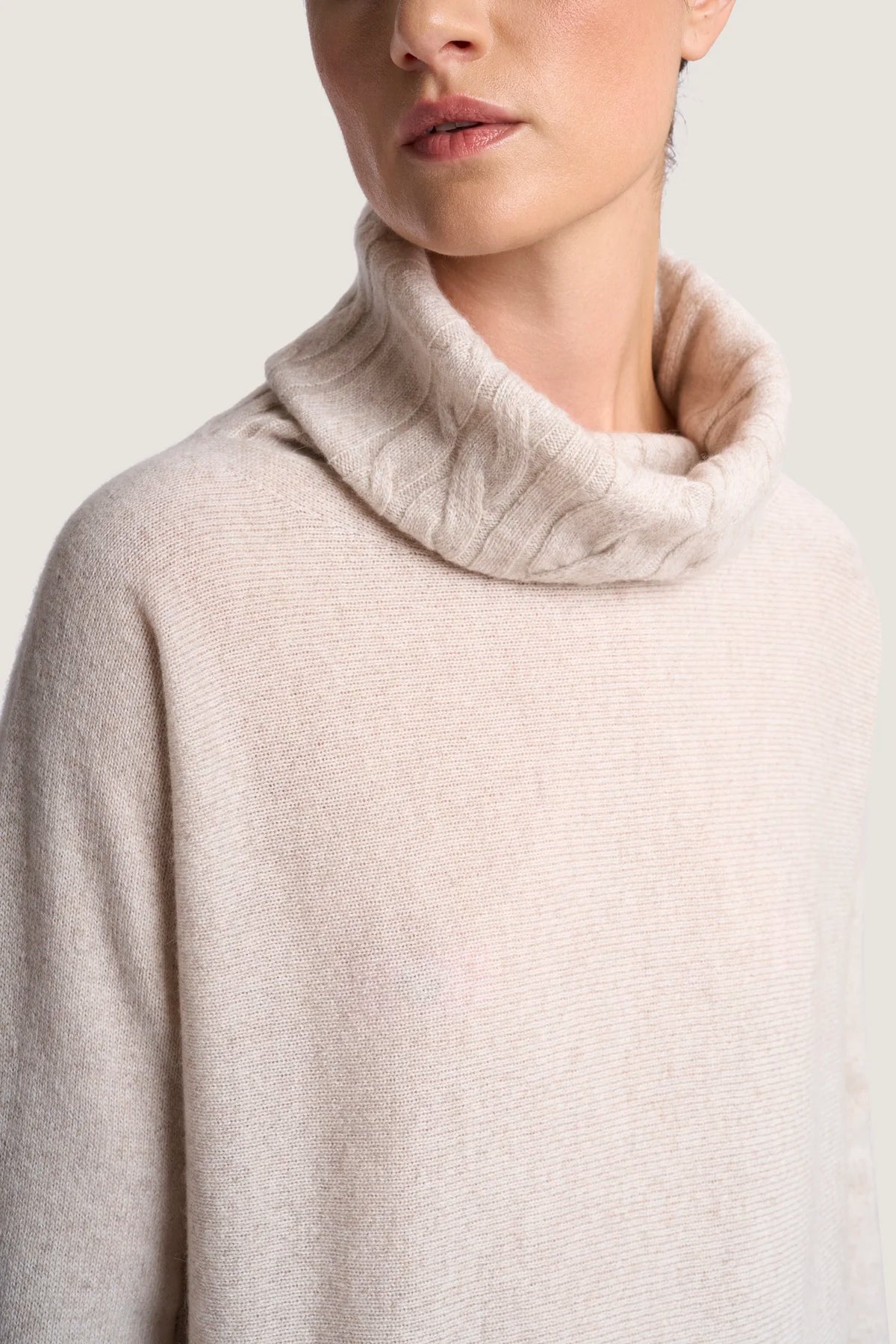 Maglia con collo a trecce in puro cashmere Resina