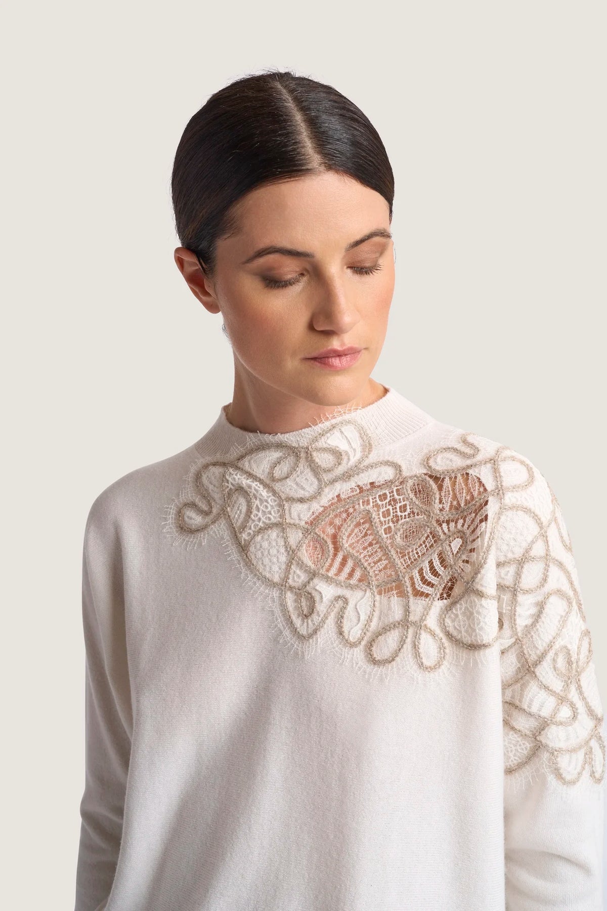 Girocollo in misto cashmere con pizzo Latte