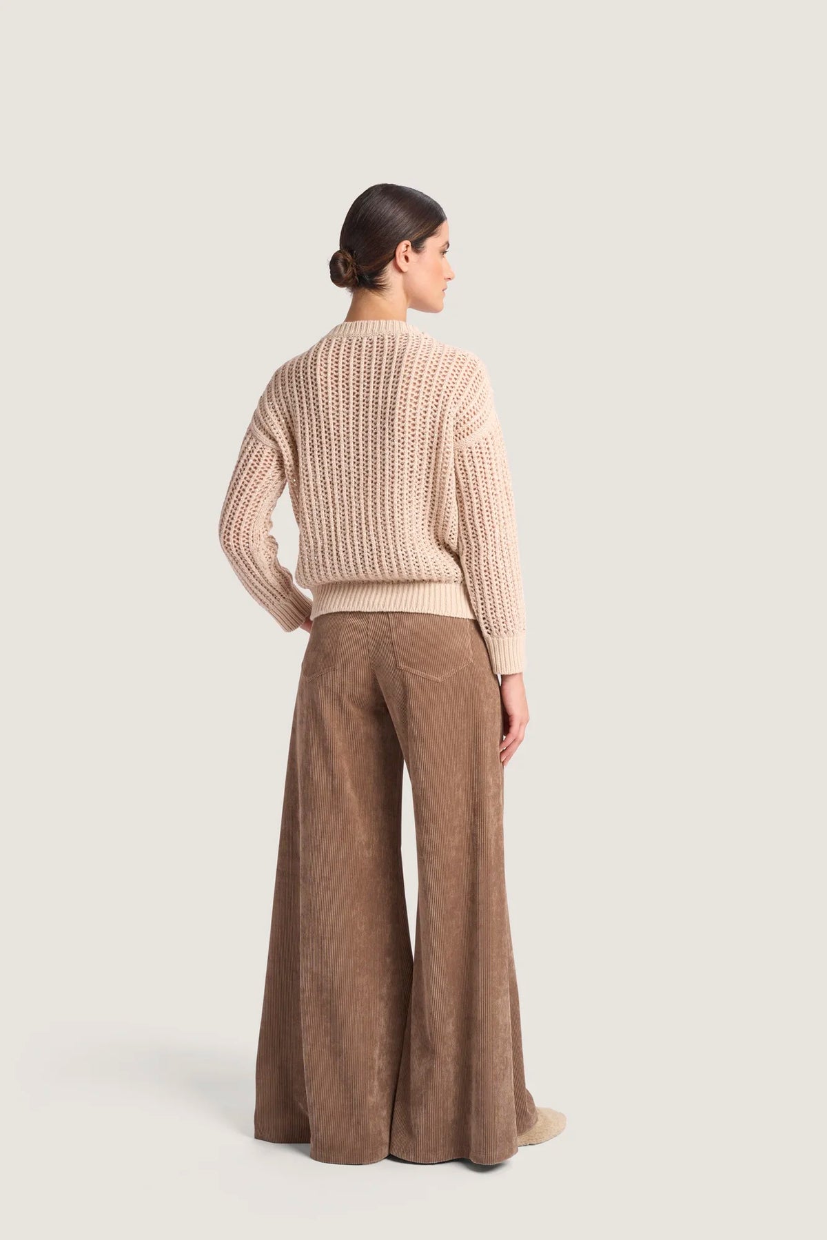 Barchetta con trafori e paillettes Miele