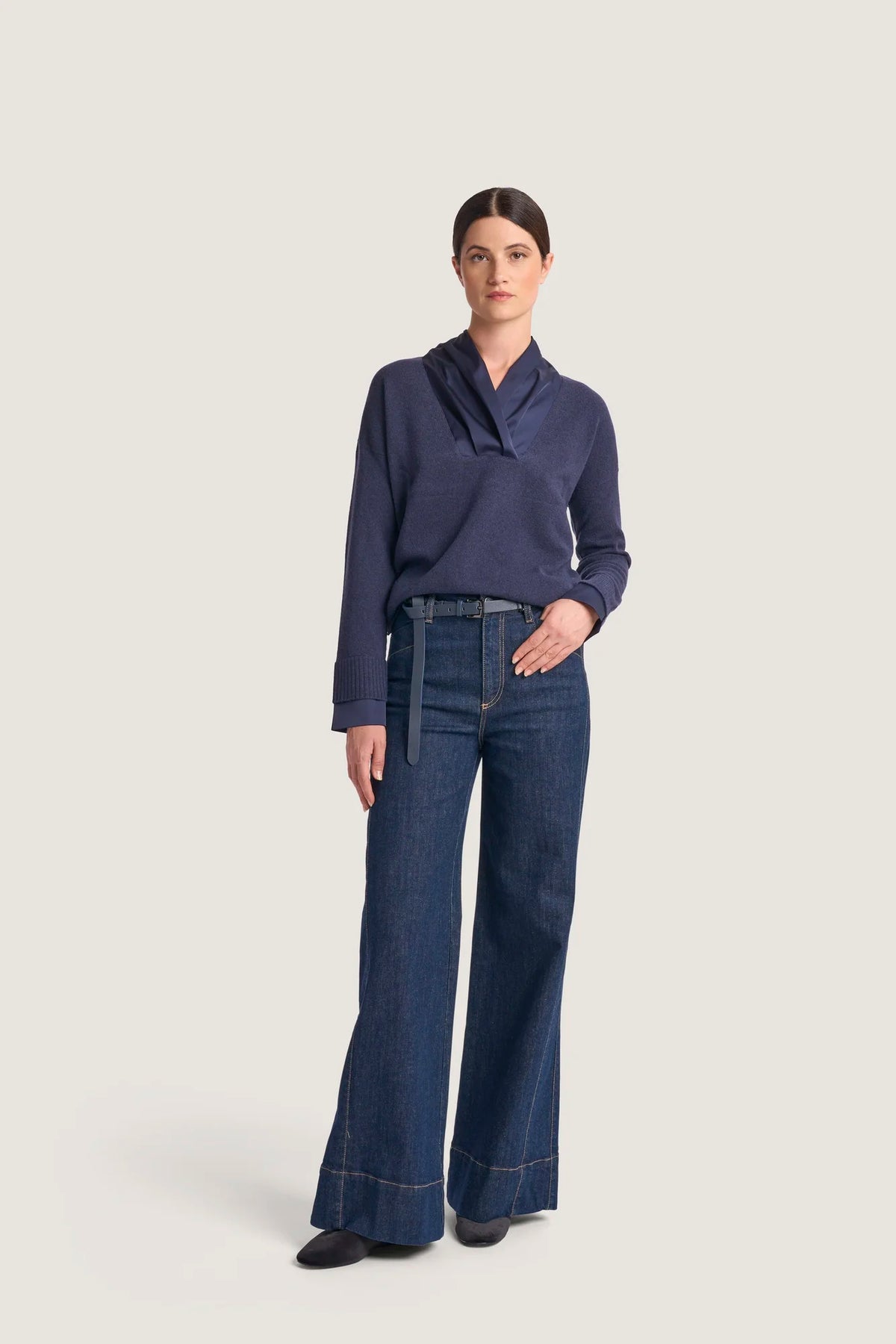 Maglia Misto cashmere con collo a scialle in raso Blu