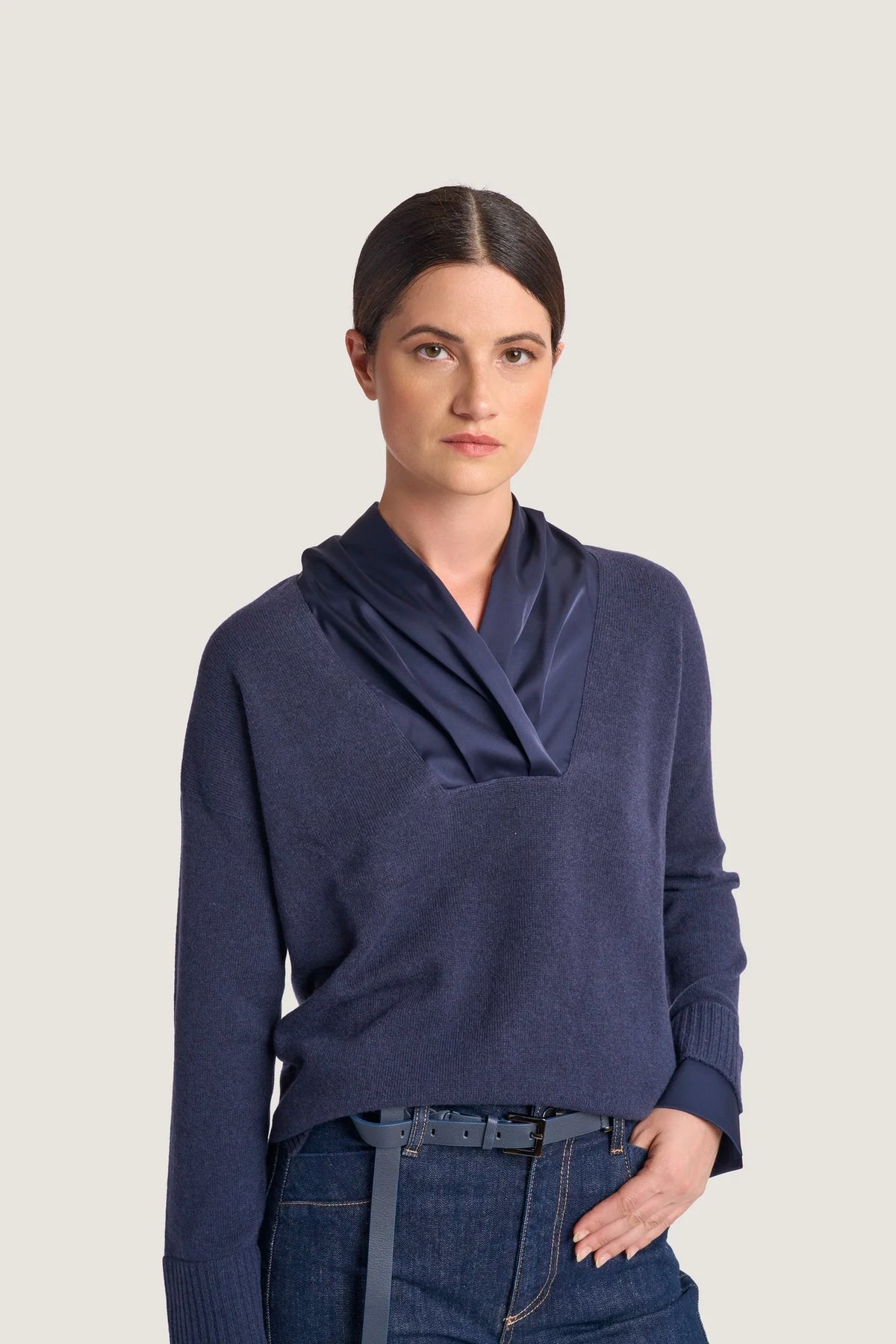 Maglia Misto cashmere con collo a scialle in raso Blu