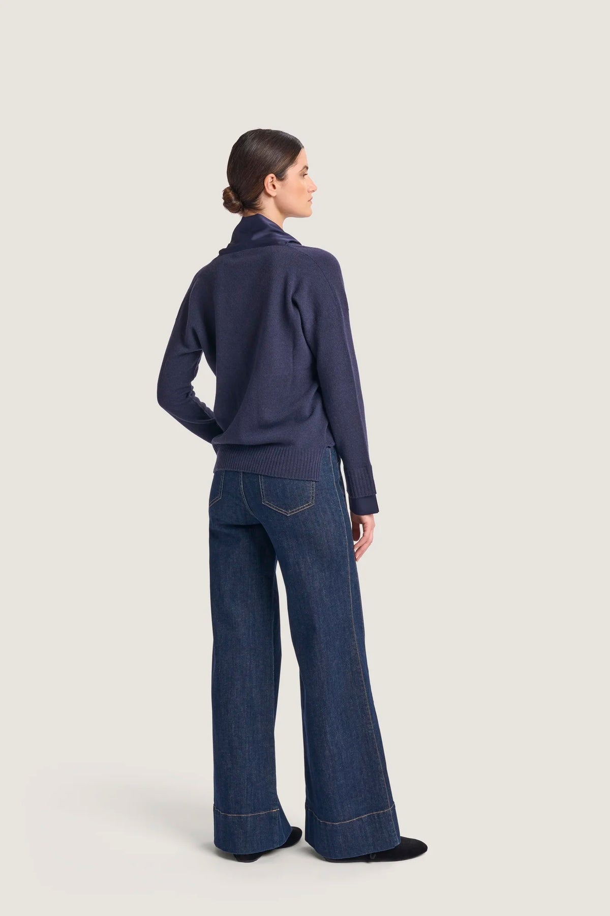 Maglia Misto cashmere con collo a scialle in raso Blu
