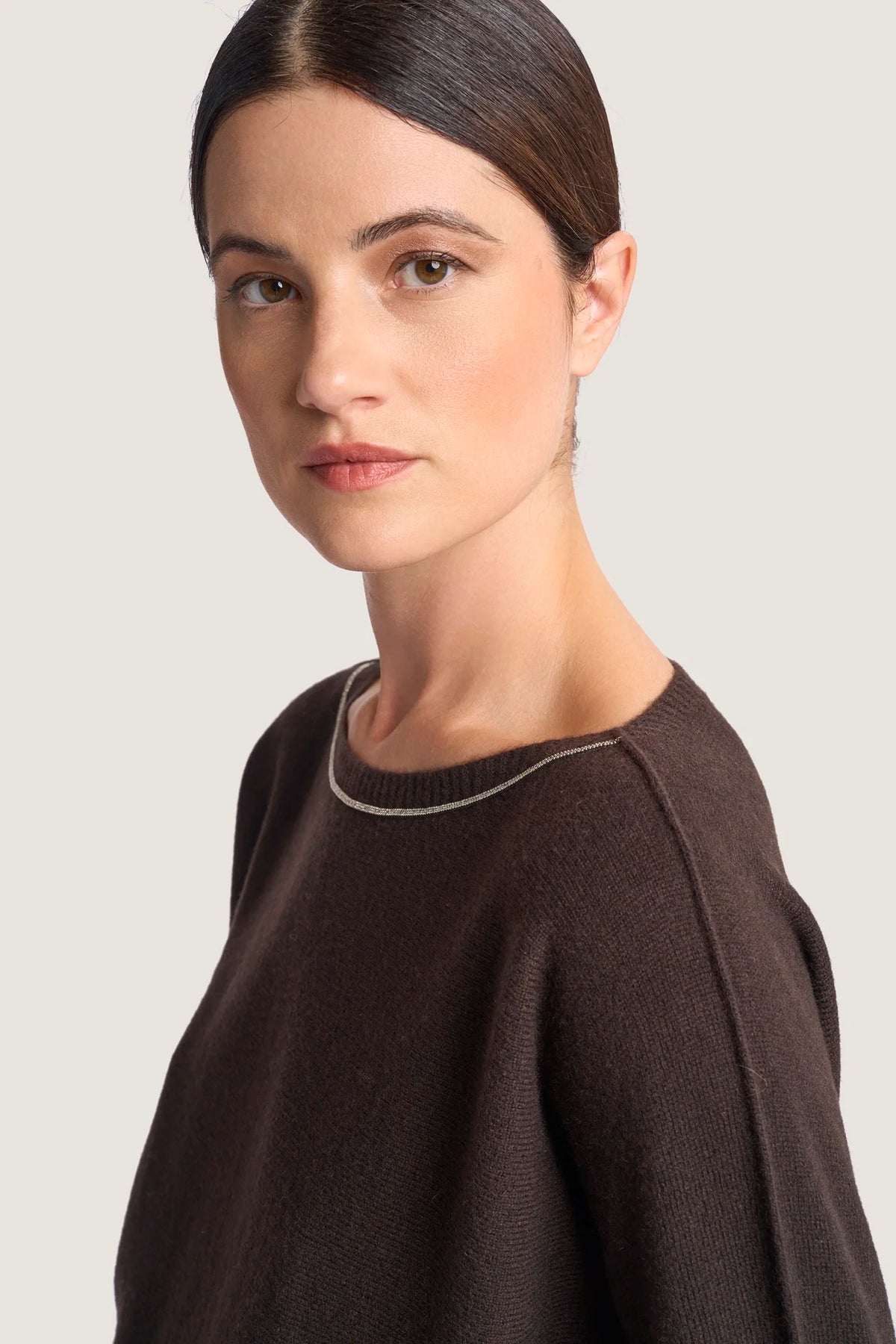 Barchetta in misto cashmere con catenella Caffè