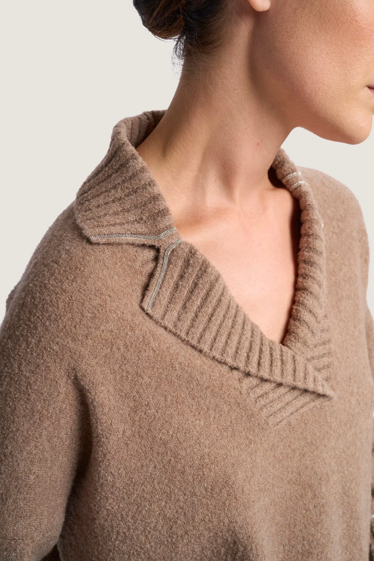 Maglia in bouclè con catenella Castoro