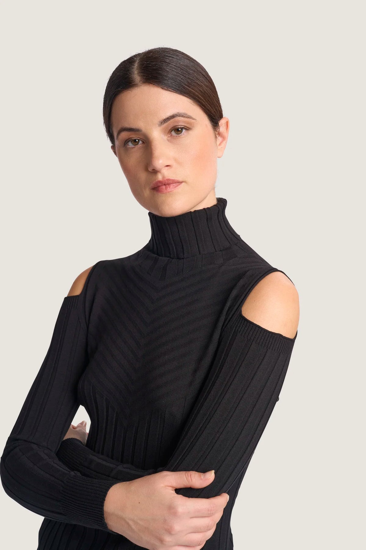 Dolcevita a coste con spalle nude Nero